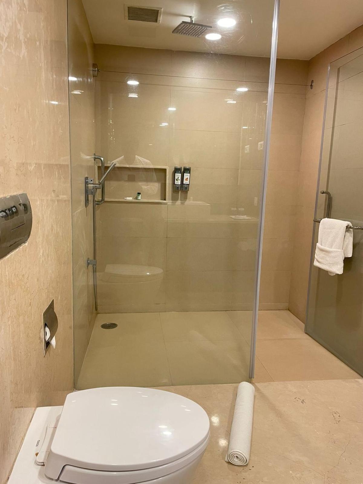 Paradigm Sarovar Portico Kākināda Exterior foto