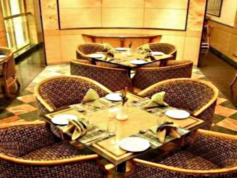 Paradigm Sarovar Portico Kākināda Exterior foto