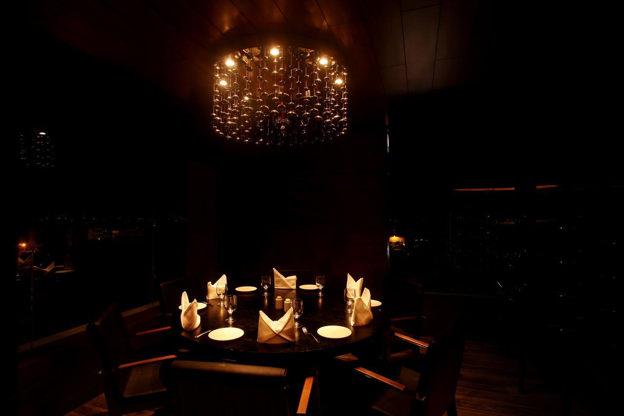 Paradigm Sarovar Portico Kākināda Exterior foto