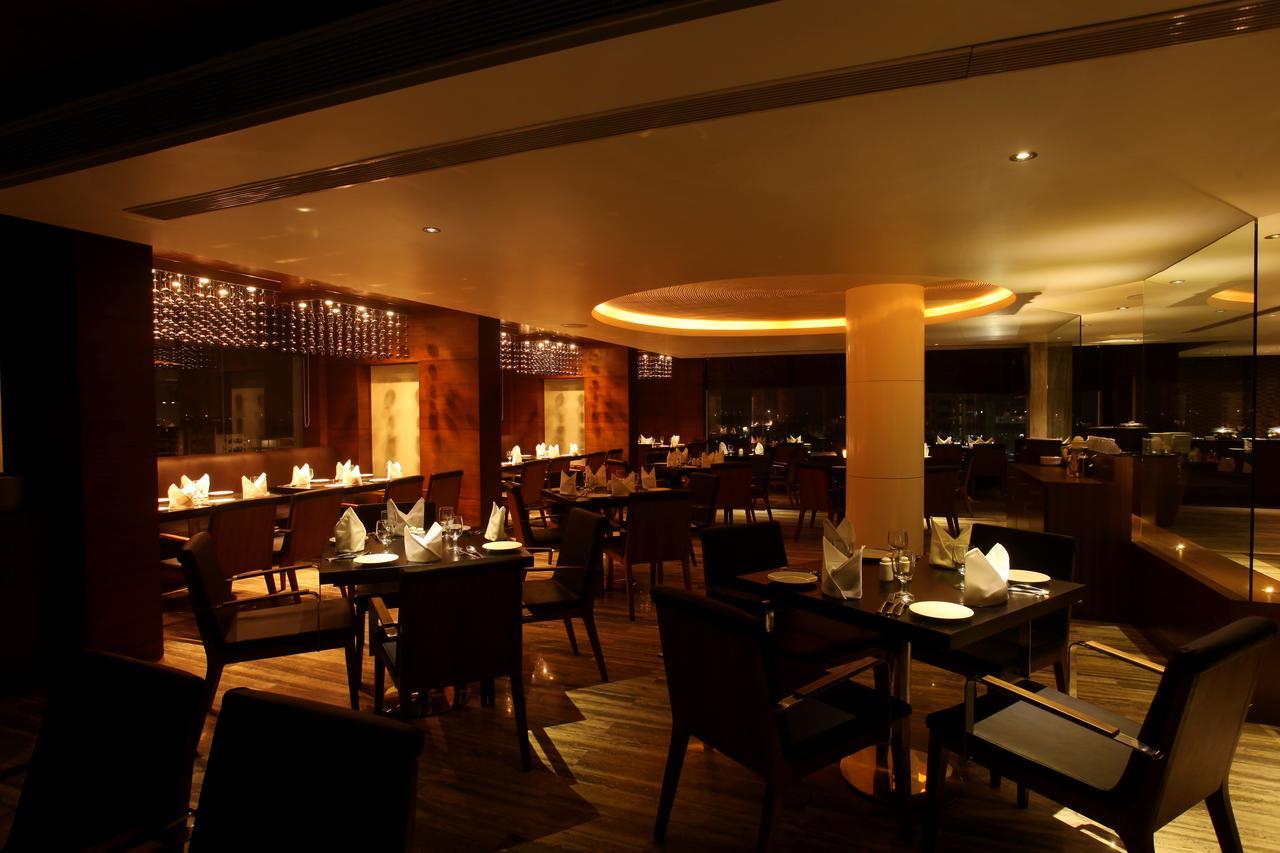 Paradigm Sarovar Portico Kākināda Exterior foto
